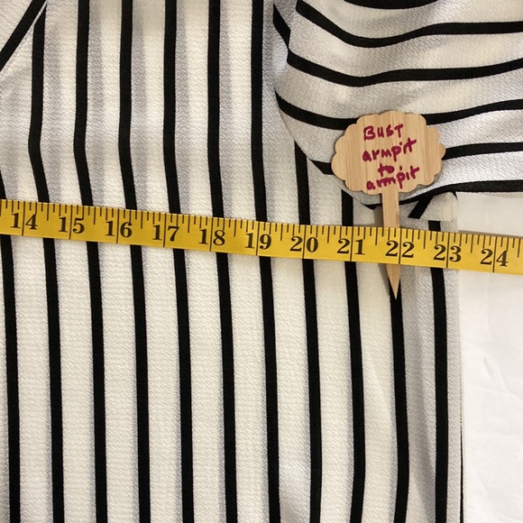 ADRIANNA PAPELL tunic size large, black & white stripes, V neck. Great condition - Picture 6 of 9